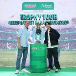 Nachat Juntapun Instagram – แชมป์แรกมาแล้ว แถมได้กระทบไหล่พี่หมี Teddy Sheringham นักเตะในตำนานที่เก๋าสุดในใจผมในงาน Castrol English Premier League: Trophy Tour Meet & Greet in Bangkok 2023 ไปอีก ตัวจริงเฟรนด์ลี่มาก ผมคาดว่าปีนี้สาวกผีแดงรอลุ้น 3 แชมป์แน่ ๆ เอฟซีนิกกี้ ณฉัตร รอลุ้นได้เลย

#CastrolAutoService #CastrolBikepoint #ที่สุดของนวัตกรรมเพื่อประสบการณ์การขับขี่เต็มรูปแบบ #GOLDENGOAL #CastrolEPL2023 #Castroltrophytour