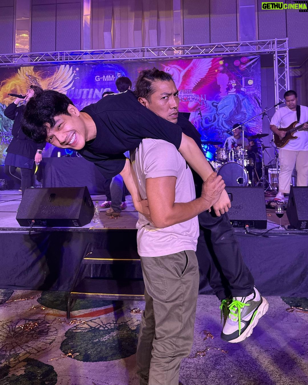 Nachat Juntapun Instagram - เบื่ออ่ะ พอเมาเเล้วชอบมากอด #gmmtvouting2023