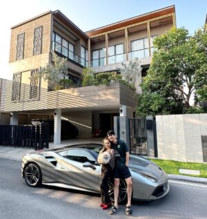 Nachat Juntapun Instagram - 34 ปีนี้ ผ่อนบ้าน ผ่อนรถ หมดเเล้วจ้า เย้ !!!! ขอบคุณ พี่เเก้วพี่โอ๋ ที่หยิบรูปผม จากถังขยะ ขอบคุณพี่ถา ที่ให้ผมอยุ่ gmm tv ทั้งที่ ดื้อมาก 55 ขอบคุณ โกบอยที่ชวนทำยูทูป ขอบคุณ เวิร์คพ้อยที่ให้ออกรายการบ่อยๆ นะครับ ขอบคุณ ช้างที่เอ็นดูวผม ขอบคุณ ลคทุกท่านที่ผ่านมา ขอบคุณเเม่ ที่ดูเเลเป็นอย่างดี ขอบคุณ fc ขาหื่น ผมภูมิใจ มากๆ ในชื่อนี้ 😈 ขอบคุณ ทุกคำอวยพรครับ ขอให้ทุกคนมีความสุขนะครับ ❤️ ลืมขอบคุณใคร ขอโทษ นะครับ เเต่ไม่เคยลืมว่าใครมีพระคุณ 😘