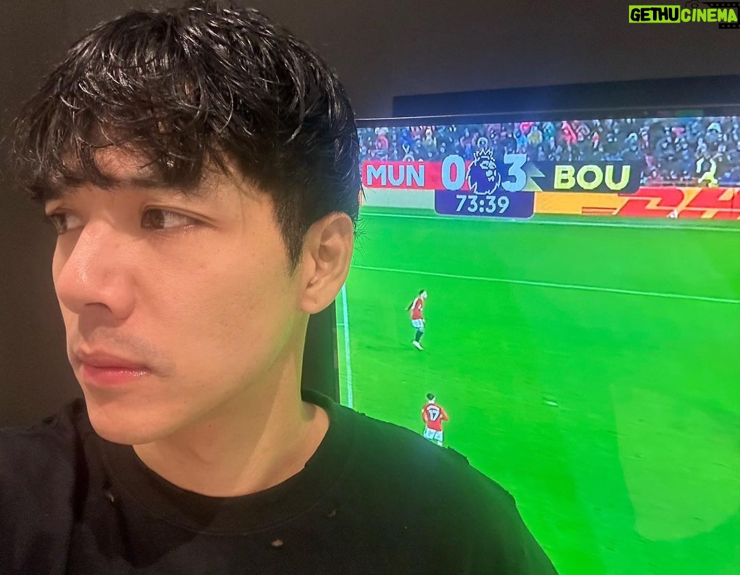 Nachat Juntapun Instagram - ในวันที่ ลิเวอร์พูล ขึ้นจ่าฝูง เเมนยู ยังโดน บอร์นมัธ คา บ้าน 0-3 อยุ่เลย เฮ้อออ