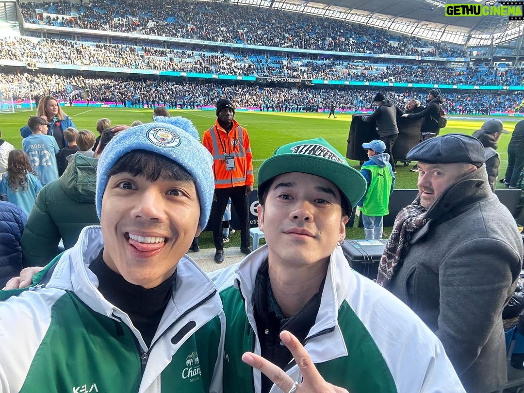 Nachat Juntapun Instagram - มาเชียร์ ลิเวอร์พูล เชื่อไหม อิอิ @mario_mm38 #คอบอลคอช้างคอเดียวกัน #เติมเต็มคำว่าเพื่อน #ช้างส่งแชมป์ไปอังกฤษ Etihad Stadium