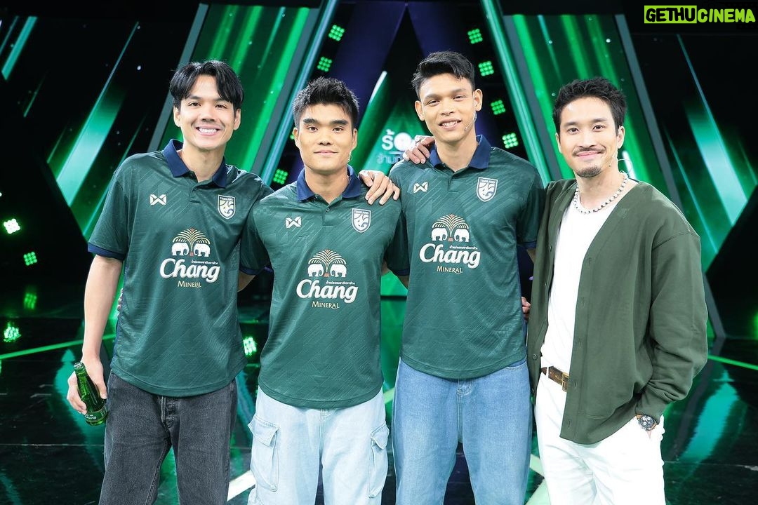 Nachat Juntapun Instagram - ฝากจัดเกาหลีใต้ ทีน้อง เอ้ยยยยย ใคร ทายสกอร์ เราไปเยือน วันที่ 21 กับ บ้าน เรา วันที่ 26 ถูก ผมเเจกเสื้อช้างศึกตัวนี้เลย คอมเม้น มา ปิดคอมเม้น ก่อน บอลเตะ #น้ำเเร่ธรรมชาติตราช้าง #ช้างศึก #เพื่อนซี้คอบอล #คอบอลคอเดียวกัน