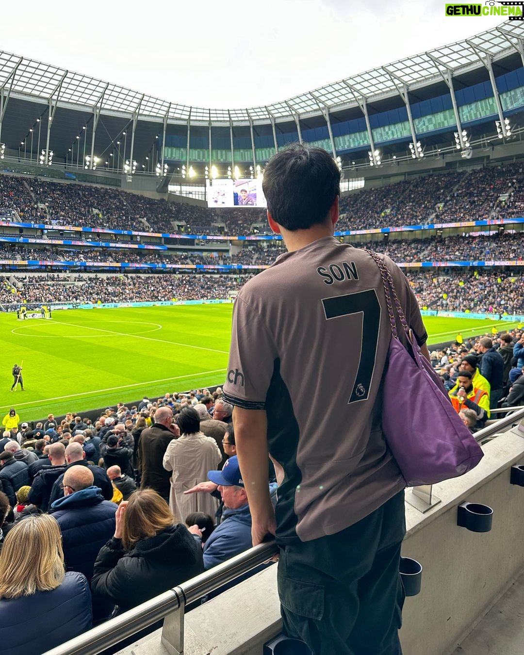 Nachat Juntapun Instagram - ขอบคุณ อั๋งเปา ตั๋วดู สเปอร์ส จาก @artiwara ❤️ White Hart Lane