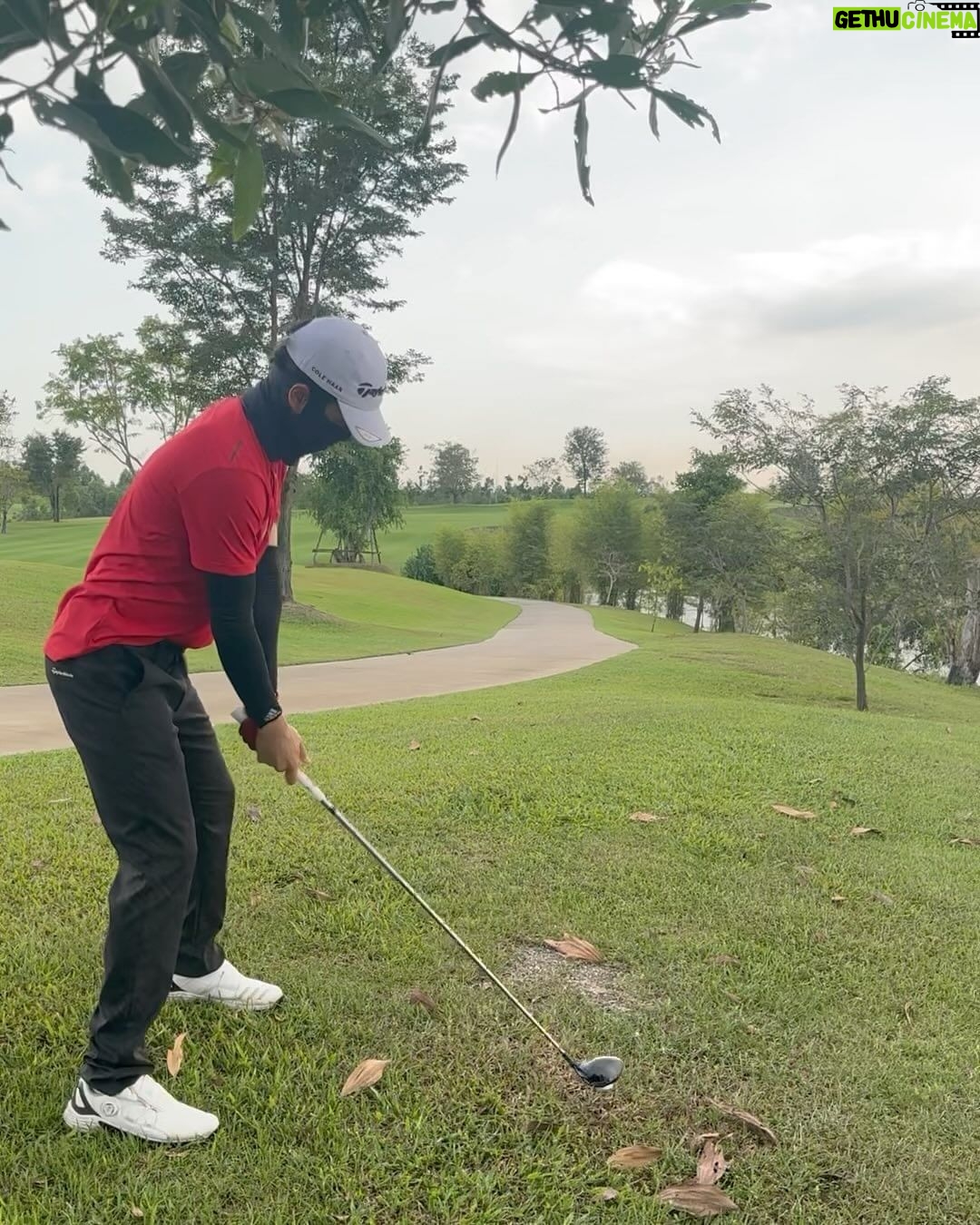 Nachat Juntapun Instagram - ⛳️ พ่อบอยจัดงาน ได้ดีมากๆ ครับ วันนี้ ชมหน่อย อิอิ ใกล้ถึงคริสต์มาส เเล้วมีของให้ผมไหมโก @koboykrush 🤗