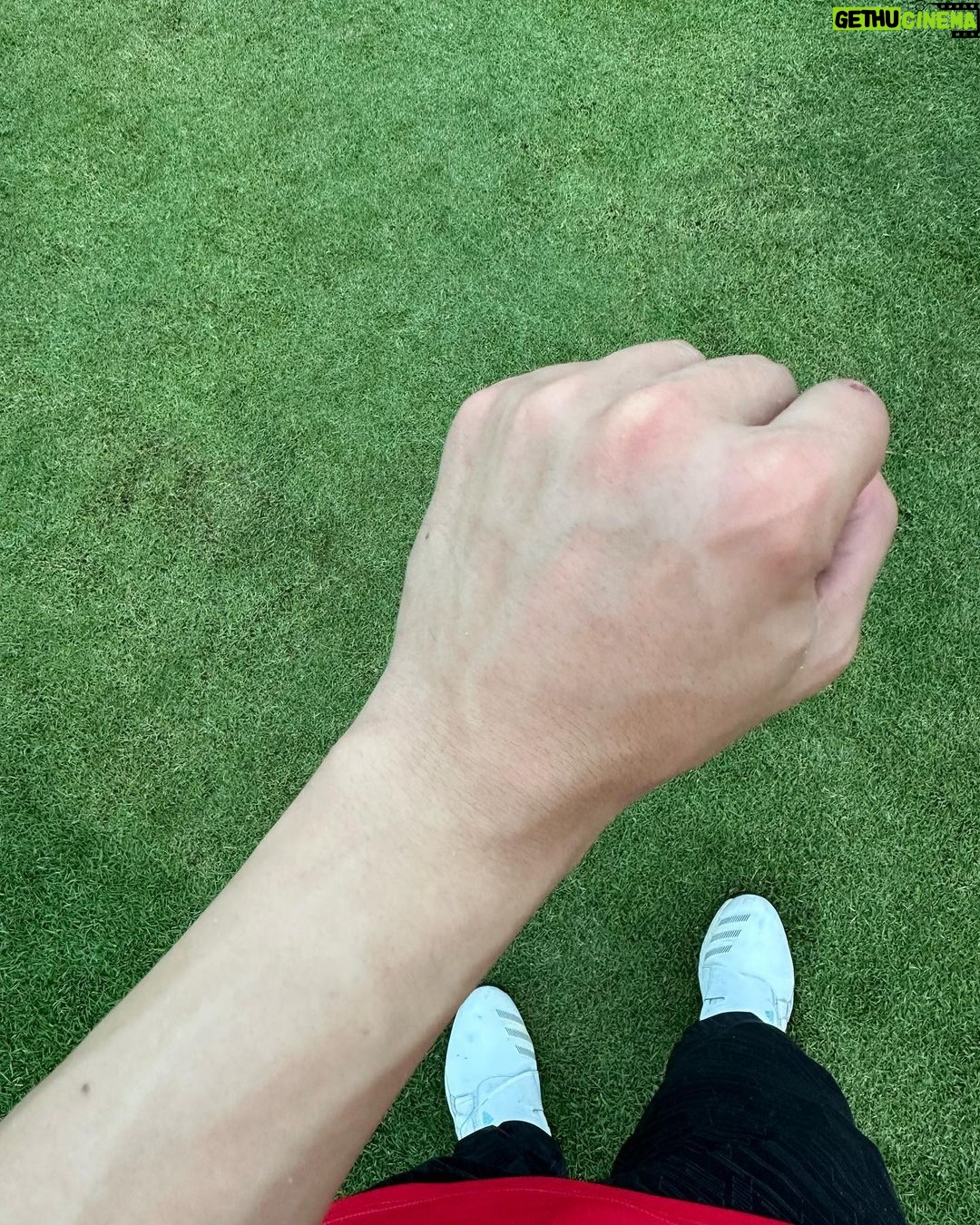 Nachat Juntapun Instagram - ⛳️ พ่อบอยจัดงาน ได้ดีมากๆ ครับ วันนี้ ชมหน่อย อิอิ ใกล้ถึงคริสต์มาส เเล้วมีของให้ผมไหมโก @koboykrush 🤗