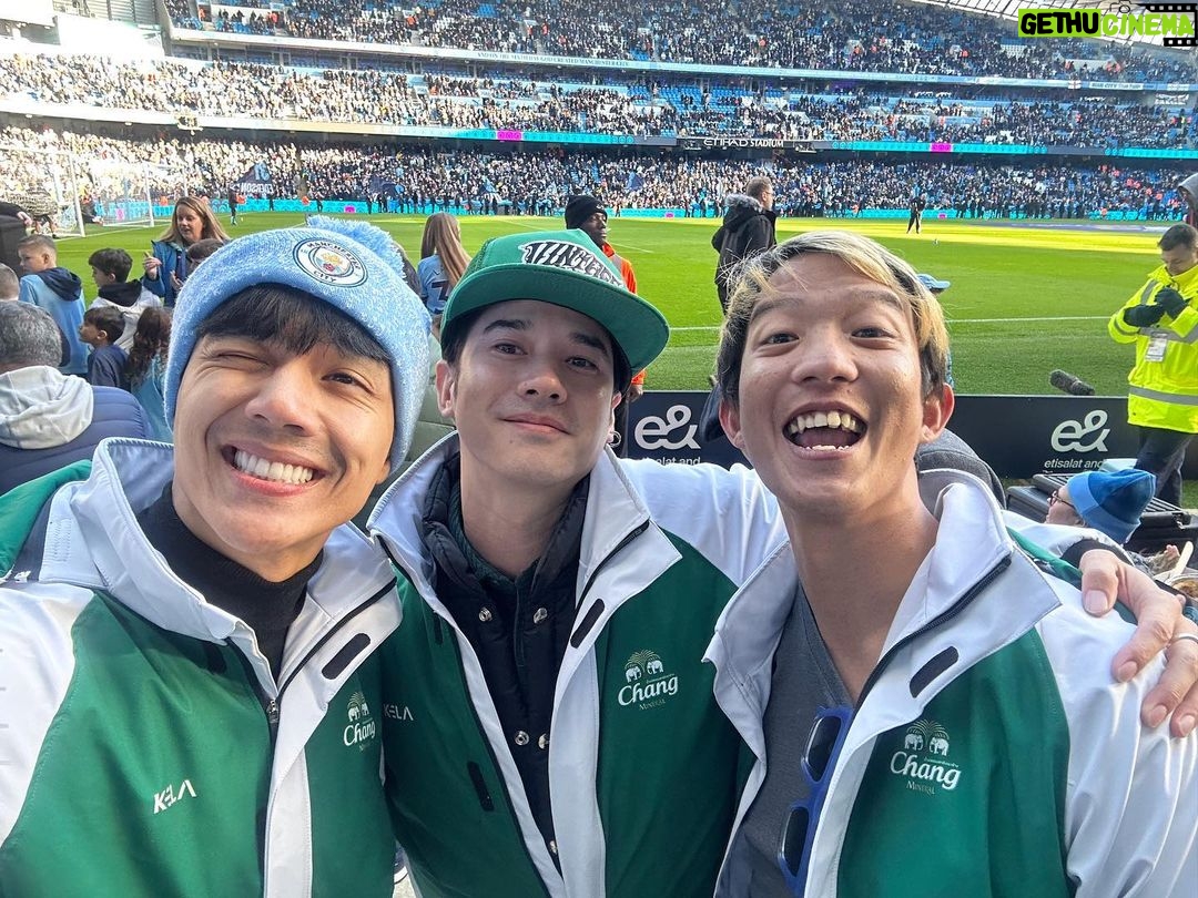 Nachat Juntapun Instagram - มาเชียร์ ลิเวอร์พูล เชื่อไหม อิอิ @mario_mm38 #คอบอลคอช้างคอเดียวกัน #เติมเต็มคำว่าเพื่อน #ช้างส่งแชมป์ไปอังกฤษ Etihad Stadium