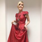 Nadia Toffa Instagram - Buongiorno!! Ieri ero tanto felice di essere a#leiene , una gitana 4.0. Carica di energia e voglia di esserci. Stamattina mi sono svegliata con il pensiero di una foto sovraesposta 🤔. Pensateci...più lo scuro è scuro e più la parte luminosa sarà chiara e limpida. Buona giornata amici. Io in giro per lavoro. Vi auguro una giornata luminosissima. Grazie infinite alla mia ciurma @antonella.frazzitta @letibric @davidvanchieri