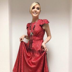 Nadia Toffa Instagram - Buongiorno!! Ieri ero tanto felice di essere a#leiene , una gitana 4.0. Carica di energia e voglia di esserci. Stamattina mi sono svegliata con il  pensiero di una foto sovraesposta 🤔. Pensateci...più lo scuro è scuro e più la parte luminosa sarà chiara e limpida. Buona giornata amici. Io in giro per lavoro. Vi auguro una giornata luminosissima. 
Grazie infinite alla mia ciurma @antonella.frazzitta @letibric @davidvanchieri