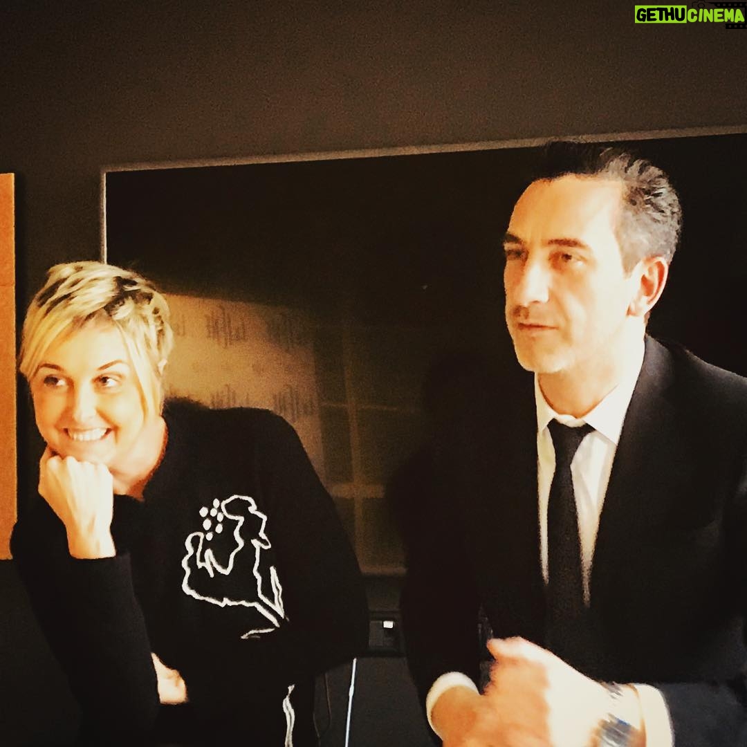 Nadia Toffa Instagram - Ciao splendori! Io e @matteo_viviani_iena prove balletti oggi in @redazioneiene ma come sempre ci siamo anche divertiti. Voi che fate di bello? Vi aspettiamo domani a #leiene con una puntatona. Baci grandi #amici #ridere #lavoro #buonaserataatutti 🌟 Cologno Monzese, Italy