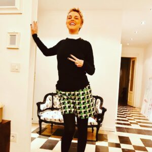 Nadia Toffa Instagram - Buongiorno amici miei carissimi. Ieri sera una bella cenetta con il mio amore grande. Bello farsi carine, come se fosse la prima uscita. Capelli un po’ pazzi, ma a lui piacciono così 🤪 buona giornata a tutti voi. Con tanto affetto 🎈🌈
