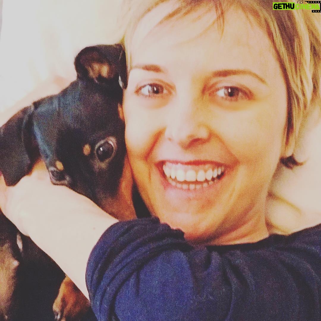 Nadia Toffa Instagram - Buongiorno gente speciale. Io e la mia principessa Tot贸 facciamo le coccole. Esserino speciale; creatura che distilla amore 馃挆 vi bacio fortissimo e buona giornata amici miei 馃挮
