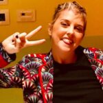 Nadia Toffa Instagram - Ciao miei cari! Alla Vigilia di Natale sono in ospedale a fare la chemioterapia. Ringrazio i medici e gli infermieri che nel giorno più speciale e familiare dell’anno sono qui per noi malati. Buon Natale amici. Vi voglio bene. #buon natale #vigiliadinatale #chemioterapia #ospedale E comunque stamattina sono arrivata vestita elegante perché oggi è comunque un giorno speciale e va celebrato al meglio 🙏🏿 buon Natale di cuore 🙏🏿❤️ IRCCS Ospedale San Raffaele
