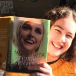 Nadia Toffa Instagram - Ragazzi La mia nipotina Alice mi ha scritto questo Whastapp ”Cara zia, grazie per il tuo libro... Mi sono tanto divertita leggendo di te, mamma e la zia Silvia da piccole... vi ho viste nei luoghi che conosco, vi ho sentite ridere, litigare, crescere... mi sono innamorata di te coraggiosa e tenace... è stato importante per me leggere la tua storia e sapere con quanta forza hai lottato per il tuo sogno e con quanta fatica lo hai realizzato.... Sono orgogliosa di te e fiera di essere tua nipote soprattutto adesso che stai combattendo la battaglia più importante! Per me hai già vinto e la tua risata allegra e fragorosa risuona sempre dentro di me anche grazie alle pagine del tuo racconto. 🙏🏻 GRAZIE” che dire.... LA AMO DA IMPAZZIRE ❤️ SONO IO AD ESSERE ORGOGLIOSA E FIERA DI LEI. Viva la vita ALICE 💪🏿 vi abbraccio forte e mi sento proprio fortunata. #alice #amore #gratitudine #risataFragorosa