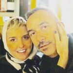 Nadia Toffa Instagram - Buongiorno amici carissimi...Ieri serata di chiacchiere e risate bellissima. Vi presento con chi....una delle persone più importanti della mia vita. E così sarà per sempre. Amico? Amore? Fratello? Complice? È tutto riduttivo. LUI È MAX. “MAX È MAX”. E io da sempre lo chiamo Maxi. Lui per me c’è sempre e così io per lui. Voi ce lo avete un Maxi nella vostra vita? Io spero di sì. (Ah quando ci vedrà su instagram viene a casa mia e mi strozza🤣🤣addio amici...👋🏿)assaporate la bellezza della vita. Ogni istante ne è intriso. Un sorriso, uno sguardo incrociato per caso, un brindisi, un momento di imbarazzo, una mano che vi toglie il ciuffo di capelli da davanti agli occhi. Potrei fare un elenco infinito. Aggiungete voi attimi di bellezza 🙏🏿 e buona vita a tutti 💥💫🌈
