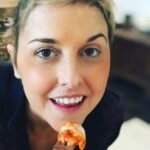 Nadia Toffa Instagram - Buongiorno!!!! Colazione dei campioni con tre uova 🍳 le amoooo!!! Voi cosa state mangiando? Ah subito dopo caffè triplo 🤣🤣 tutto 3 stamattina 🙏🏿 vi voglio bene e ci vediamo dopo alle Iene 😎 #uova #colazione #buongiorno #caffè