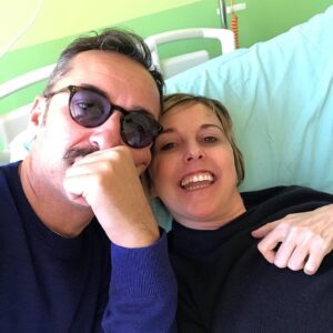 Nadia Toffa Instagram - Ciao ragazzi qui si sorride sempre anche sotto chemioterapia. Lui è il migliore amico che non mi abbandona mai ❤️ baci solari