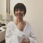 Nadia Toffa Instagram – Oggi è giorno di cure… Teniamoci allegri con una bella foto fatta prima di andare in onda a #leiene Voi che fate di bello oggi? Scrivetemi così mi tenete compagnia… Buona giornata e un bacio grosso
