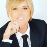 Nadia Toffa Instagram - Buongiorno! ☀️ ho Urgente bisogno di un secondo caffè… Voi quanti ne avete presi per ora? Stamattina proprio non mi voglio svegliare…buona giornata bei figlioli 💗😘 Mi sono presa dei biscottini dolci salati… Da paura! Quanto amo il dolce salato… A voi piace?