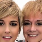 Nadia Toffa Instagram - Buongiorno bella gente Io e mamma Marghe! Identiche. 💗Ma la tenacia e la cocciutaggine le ho prese dal babbo 💪🏻💪🏻 viva la famiglia 🙏🏻 #family #buonagiornataatutti e #buon lavoro ci vediamo domenica a #le iene 👍🏻👍🏻 vi abbraccio