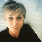 Nadia Toffa Instagram - I numeri dei femminicidi fanno venire i brividi così come la solitudine a cui vengono condannate le donne che denunciano. Chi le difende . Erica denuncia. I carabinieri “signora non può venire tutti i giorni. Si faccia un bell’elenco e ne scriviamo una di denuncia “ Lui ha dato fuoco ai bambini 😱. Che tragedia immane da non dimenticare chi difende queste donne? Dopo una settimana dono sì domiciliari 😱 orrore di stato questo #stragidvitabili #nonlasciamolesole coi loro bambini 😳 #èorafifirebasta 🙏🏻 che ne pensate voi?