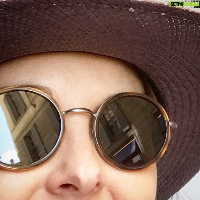 Nadia Toffa Instagram - A zonzo per Milano con cappellino tattico ๐๐ป che gioia girovagar ๐๐๐คฉ #azonzo #divertirsivonpoco #buoncaffe a tutti e buon risveglio gente ๐คช๐โค๏ธ #Milano vuota รจ meravigliosa ๐๐ป๐๐ป si sta benissimo ๐คช Milan, Italy