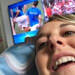 Nadia Toffa Instagram - Ma guarda cosa ho beccato una bella grattatina #finale #franciacroazia #sintonizzata #chevincalamigliore Non so perché ma sono agitata 😂😂