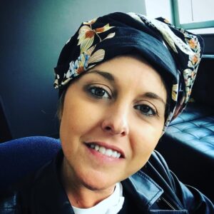 Nadia Toffa Instagram - Eccomi qua con una nuova fascia 😃 ragazze se avete da consigliarmi fasce carine io sono qui. Tutti i giorni devo mettermi qualcosa in testa 😛 #buonweekend #civediamodomani #unbaciodallaredazione de #leiene