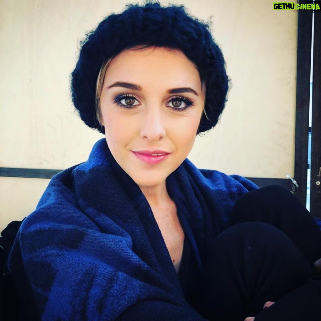 Nadia Toffa Instagram - Dicono che fa freddo, ma è solo un’impressione! 😂 Fa freddo anche da voi?? ❄️👀 #buran #siberia #ventogelido #aspettandolaprimavera