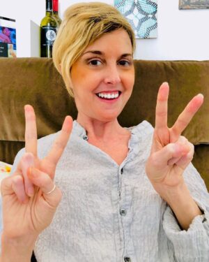 Nadia Toffa Instagram - Ciao amici carissimi, finalmente ci siamo liberati dei primi 40 anni...ricchi di emozioni anche grazie a voi, ma le emozioni certo non finiscono qui. Affronto le mie difficoltà ogni giorno con il sostegno della mia famiglia e dei miei amici. Vi abbraccio con tutta la forza che ho per gli splendidi messaggi che mi state scrivendo. Mi rimarranno a lungo nel cuore. ❤️ N