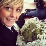 Nadia Toffa Instagram - Per chi sarà questo meraviglioso mazzo di carciofi??? 😎 Una vecchia conoscenza!!! Diciamo una persona che ormai seguo da tanti anni!!! Do il via al totonome 😂 #leiene #carciofi #appostamento #congratulazioni #grandiritorni #cheridere