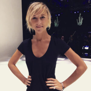 Nadia Toffa Instagram - Le prove di ieri le abbiamo superate, oggi devo mettermi sui tacchi 👠 per vedere se il mignolo rotto ce la fa!!! 😳😅 #leiene #capellisudati #stacchetti #staseraindiretta #studio5 #aboutlastnight #mignolorotto #civediamosuitalia1 #nonmancate