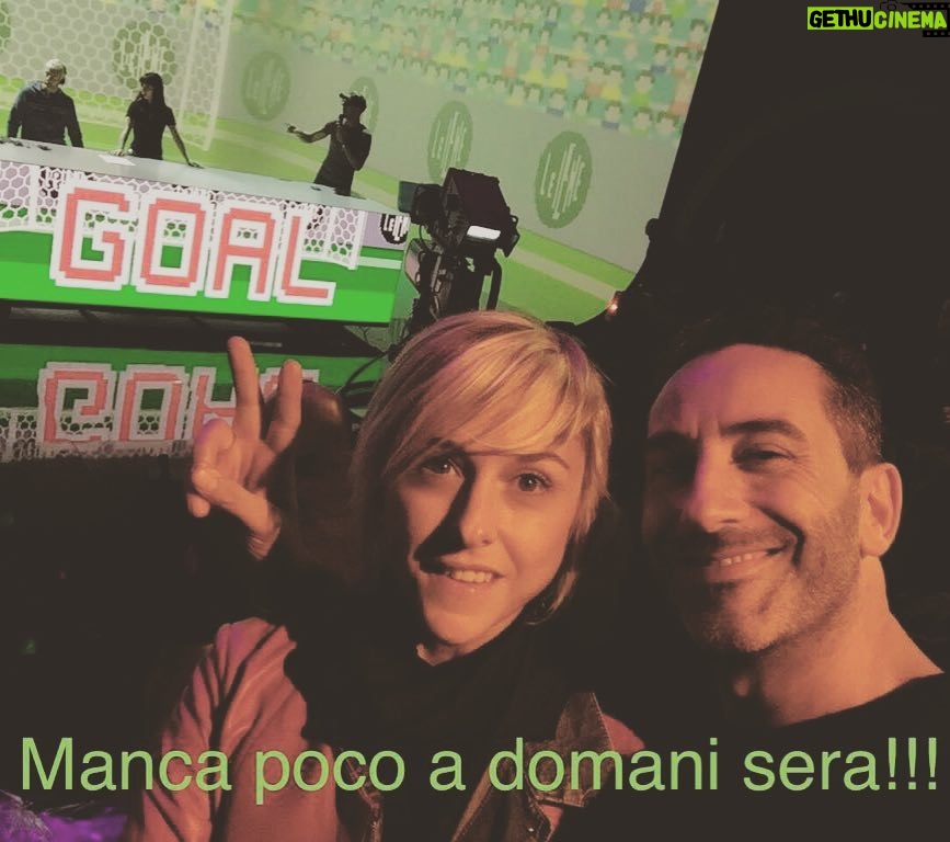 Nadia Toffa Instagram - Ragazzi stiamo facendo le prove generali per domani!!!!! Cโรจ tanta allegria e voglia di tornare!!! ๐ #leiene #matteoviviani #studio5 #mediaset #domaniindiretta #italia1
