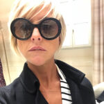 Nadia Toffa Instagram - La faccia è sempre quella, ma i capelli sono nuoviiiiiii!!!! Meraviglioso taglio di @robertofarruggia_1 e un biondo che più biondo non si può di @simonaghezzi1 hai superato te stessa. #nofilter #tagliocapelli #blondie #ingironzola #leiene #wow #capellinuovi