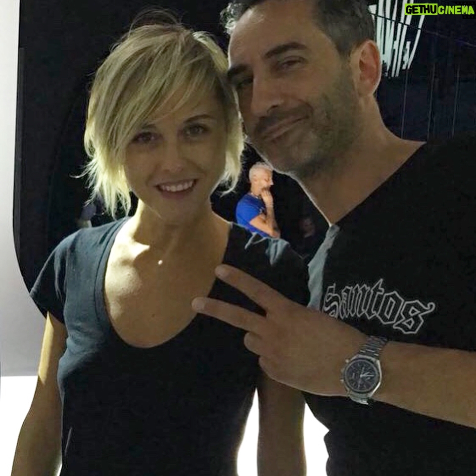 Nadia Toffa Instagram - Le prove di ieri le abbiamo superate, oggi devo mettermi sui tacchi 👠 per vedere se il mignolo rotto ce la fa!!! 😳😅 #leiene #capellisudati #stacchetti #staseraindiretta #studio5 #aboutlastnight #mignolorotto #civediamosuitalia1 #nonmancate