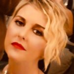 Nadia Toffa Instagram - Buongiorno amici carissimi, oggi giornata di lavoro. Fortunatamente ieri la settimana è iniziata bene. A voi come va la vitaccia? Su col morale sempre; che la vita è come una scatola di cioccolatini (cit.) non sai mai quello che ti capita. #vivogliobene❤ #martedì #sorridisempre #forrestgump #vivalavida