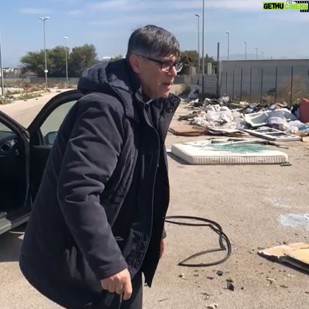 Nadia Toffa Instagram - Fate girare il più possibile Spero che qualcuno prenda provvedimenti. Questo prete è abbandonato a se stesso con la sua gente. E’ l’unico rimasto a lottare. Non so per quanto resisterà ancora