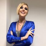 Nadia Toffa Instagram - Buongiorno miei gioielli. Ieri mi sentivo spumeggiante con il look super ‘80 coi frisè:molto frizzante . Puntata divertente e tosta;come sempre alterniamo pugni in pancia a sorrisi. Vi auguro una buona giornata amici cari e un grazie al team del mio camerino composto da @antonellafrazzetta @davidvanchieri e @letibric