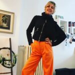 Nadia Toffa Instagram - Come si fa a non uscire con una giornata tanto luminosa e assolata. #arancio #suami #aspasso #buonagiornata vi abbraccio e che fate stasera? Smakkkk 💋🤟🏿