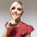 Nadia Toffa Instagram - Buongiorno!! Ieri ero tanto felice di essere a#leiene , una gitana 4.0. Carica di energia e voglia di esserci. Stamattina mi sono svegliata con il pensiero di una foto sovraesposta 🤔. Pensateci...più lo scuro è scuro e più la parte luminosa sarà chiara e limpida. Buona giornata amici. Io in giro per lavoro. Vi auguro una giornata luminosissima. Grazie infinite alla mia ciurma @antonella.frazzitta @letibric @davidvanchieri