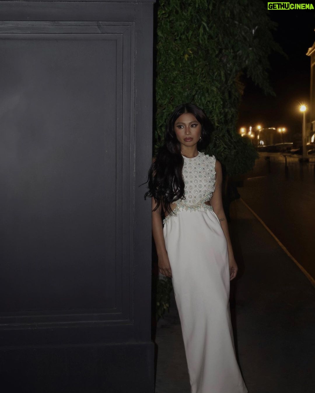 Nadine Lustre Instagram - Slims magic. @slimsfashion Rue de Montreuil