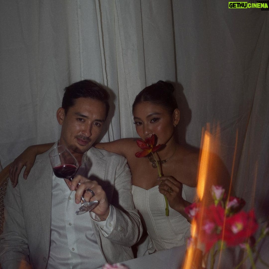 Nadine Lustre Instagram - A Twilight Soiree by @maisonbukanawines. Im overflowing with gratitude for everyone who joined and made the night so so special. salut to @kevin_charuel of @the_tasting_club, our sommelier maestro and @aaronisip @balaipalma for creating beautiful plant-based dishes, that went perfectly with our wines. special thanks to @iambobbiethegreat, @niceprintphoto, @gideonhermosa @houseofhermosaph, @kondwi.ph and @shoprentgala for being integral to this memorable evening. and finally a huge shoutout to the legends @kissthegirlevents and @coolgirlprojects, @littleknickii, @marchikins, @coasterjm and @mhay_earnshaw whom I collaborated closely for this project. Im still in awe of how we not only pulled this one off but exceeded our expectations 🍷 Kondwi PH