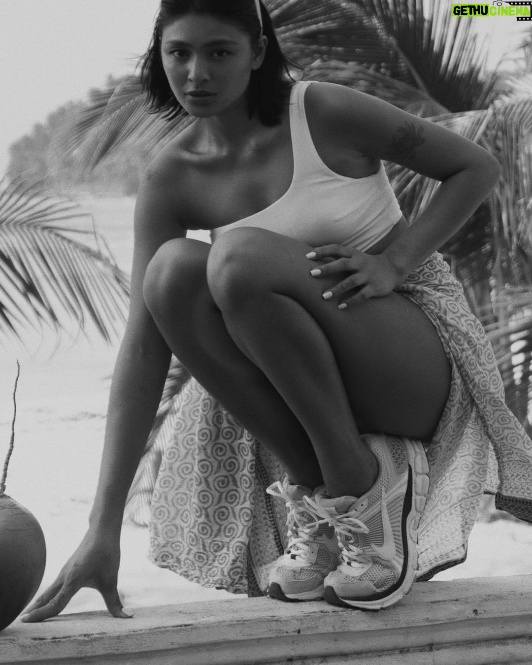 Nadine Lustre - 524.4K Likes - vomero in the tropics
@nikesportswear #TeamNike