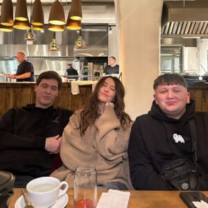 Nadya Dorofeeva Instagram - Пройшли курси фотогенічності @lachen_tyt @misha_lebiga