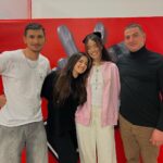 Nadya Dorofeeva Instagram - Це мої фіналісти Голосу Країни! Ви маєте сьогодні почути їх виступи🤍 Далі – важлива інфа‼️ Як проголосувати у Суперфіналі за свого улюбленого учасника: 📱Відправляйте смс за номером телефону 7576 з цифрою вашого улюбленого учасника 📞АБО телефонуйте за номером 09009000 додавши в кінці номер улюбленого учасника 📲Завантажуйте або оновлюйте медіасервіси «Київстар ТБ» та «1+1 Video». Далі заходите у розділ «Голосування» й обираєте проєкт «Голос країни-13» ⭐️Крім того, проголосувати можна, зайшовши на сторінку проєкту і вибравши дію «Прийняти участь у голосуванні». Вартість одного Суперголосу в додатках «Київстар» та «1+1 Video» - 49 гривень, що дорівнює 7 смс чи 7 телефонним дзвінкам. Кожен зможе віддати не більше 50 Суперголосів за одного учасника. Зустрічаємось о 21:00 на 1+1💫