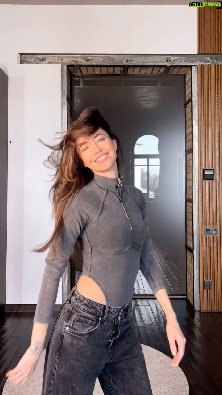 Nadya Dorofeeva Instagram - Приміряла на себе лук HUGO від @ultragroup.ua Мені дуже , як вам ?