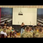 Nadya Dorofeeva Instagram - Радію кожній можливості віддячити нашим військовим хлопцям та дівчатам ❤️ Дякую вам за ці моменти! @kartyna @kvartal95official 🙏🏻