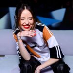 Nadya Dorofeeva Instagram - «Україна неймовірних людей»❤️‍🔥 Неймовірно талановитих, сильних, сучасних людей.. Вчора нарешті відбулася премʼєра шоу на @tet_tv Один з героїв першого випуску вразив мене найбільше, після його виступу я одразу написала своїй команді: нам терміново потрібна ця людина для наступного проєкту!)) хто ж це був?🥹 А ви дивилися, хто вразив вас? Діліться своїми враженнями у коментарях