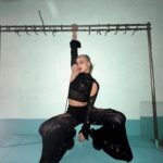 Nadya Dorofeeva Instagram - UPDATE: концерт перенесено, організатори зараз займаються цим питанням та повідомлять нову дату Сьогодні ми у Кривому Розі, на половині концерту почалася повітряна тривога🥲 Концерт зупинили, сидимо в укритті, чекаємо на відбій! А поки, показую вам наші нові костюми від @janhalela 💔