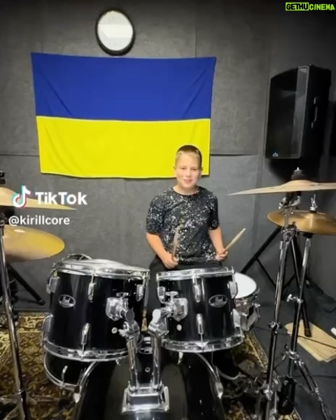 Nadya Dorofeeva Instagram - Я обожнюю наших людей 😂😂. Дивіться підбірку Ну а ми вже з вами наживо поспіваємо сьогодні у Чернівцях , а завтра у Тернополі. Чекаю вас!