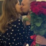 Nadya Dorofeeva Instagram - Дивно, що інста видаляє пости про військових. Але я запощу ще раз Я ніколи не перестану дякувати кожному бійцю України, бо для мене ви - герої. Вчора був особливий концерт. Я завітала до бійц_в бригади «Буревій». Відчуття, наче зустрілася з давніми друзями – настільки ці хлопці та дівчата класні. Ми обіймалися, співали і танцювали разом, посміхалися , а після «Щоб не було» Женя зробив пропозицію своїй коханій, бо, як він сказав, це «їхня пісня» Вчорашній виступ був дуже позитивним , а от сьогодні передивляюсь це відео - і мені безмежно сумно і важко, бо кожен з цих людей ризикує своїм життям заради нас усіх. Заради України. Я мрію, щоб всі наші хлопці і дівчата повернулися додому здоровими . P.S Я була там , щоб висловити свою вдячність бійцям, а коли я вже закінчила виступ - від бригади мені вручили «подяку». Не знаю які там музичні премії та перемоги було до цього - але ця «подяка» має набагато сильніший зміст. Дякую.